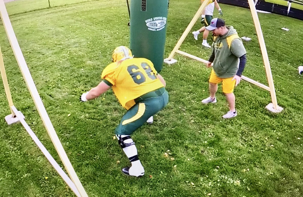 CoachBlaz's tweet photo. Get asked a lot how our OL stays on top. It’s a secret... they WORK!! I love having the HC & OC work with the RAMS!! @Coach_Entz & @TyRoehl were on 🔥🔥🔥 this week in our GAP & ZONE CIRCUITS!
#OldSchoolRAMS💯🤘🐏
#SprintToHit🏃🏽2️⃣🥊
#BanginAngles⚒📐
#SameFootSameShoulder🦶💪 https://t.co/cvV6PZZ2hh