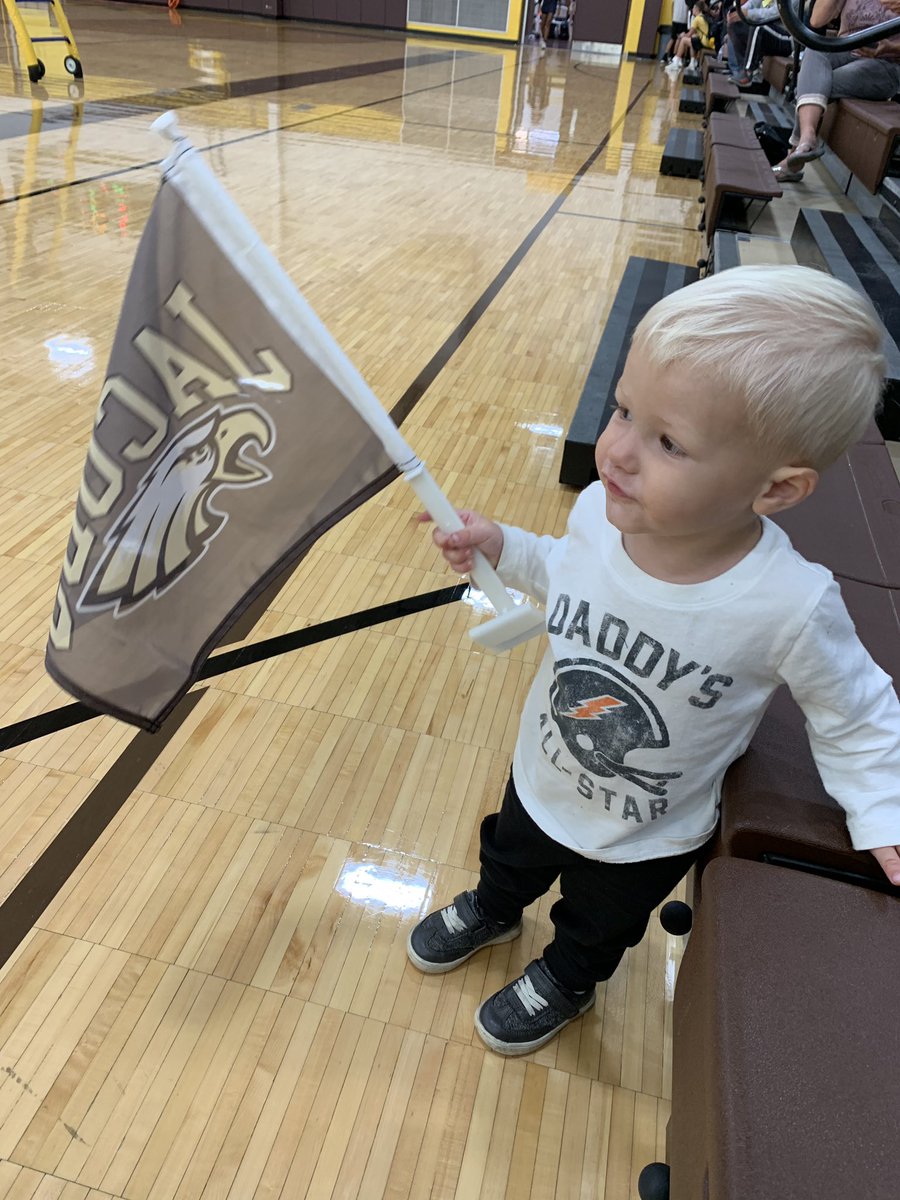 HDJGirlsTrack's tweet photo. Cheering on some @HDJVolleyball tonight! @JacobsHighS @HDJ_Athletics https://t.co/2wU0mXCTd8