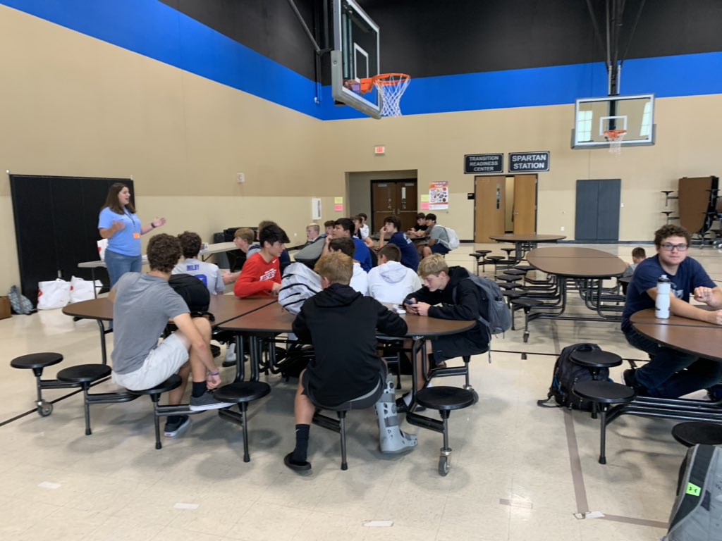 Thank you <a href="/StateStreetYo/">SSUMC Youth</a> and <a href="/kthendrix5/">Tricia Hendrix</a> for feeding the <a href="/SouthWarrenFB/">South Warren FB</a> before the game tonight. We appreciate your support!!