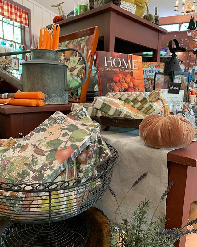 StratfordHall's tweet photo. Fall has arrived in the gift shop at Stratford Hall! Check our stories for some fun fall products, available now in store or online! 
#stratfordhall #visitstratfordhall #giftshop #museumshop #fall #fallshop #fallproducts #northernneck #northernneckva #nnk https://t.co/pPaXztrcoL https://t.co/AnV3vVqzKg
