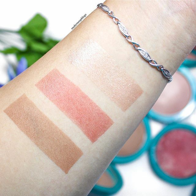 makemeupblogs's tweet image. Happy #thrivecausemetics Thursday my loves! 💙
My favourites are their cheek powders because of their silkiness, blendability, and pigmentation 👌🏼
Each product is infused with amazing skin-beneficial ingredients and are vegan and cruelty-free 🐰
Best o… ift.tt/2lsqfnt