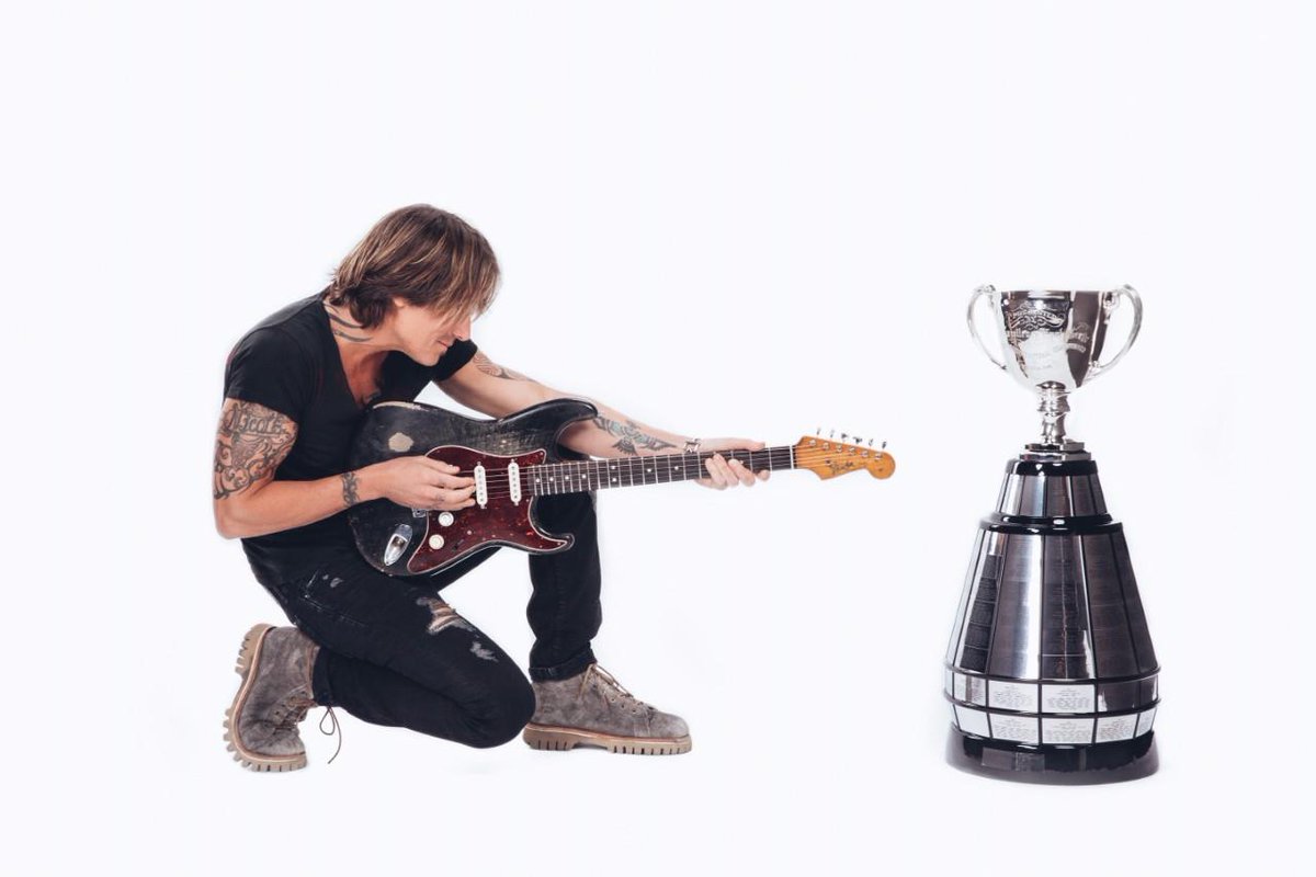 SteveWarneMedia's tweet photo. Keith Urban! Strong choice. #GreyCupHalftimeShow https://t.co/X6cv1ixaBh