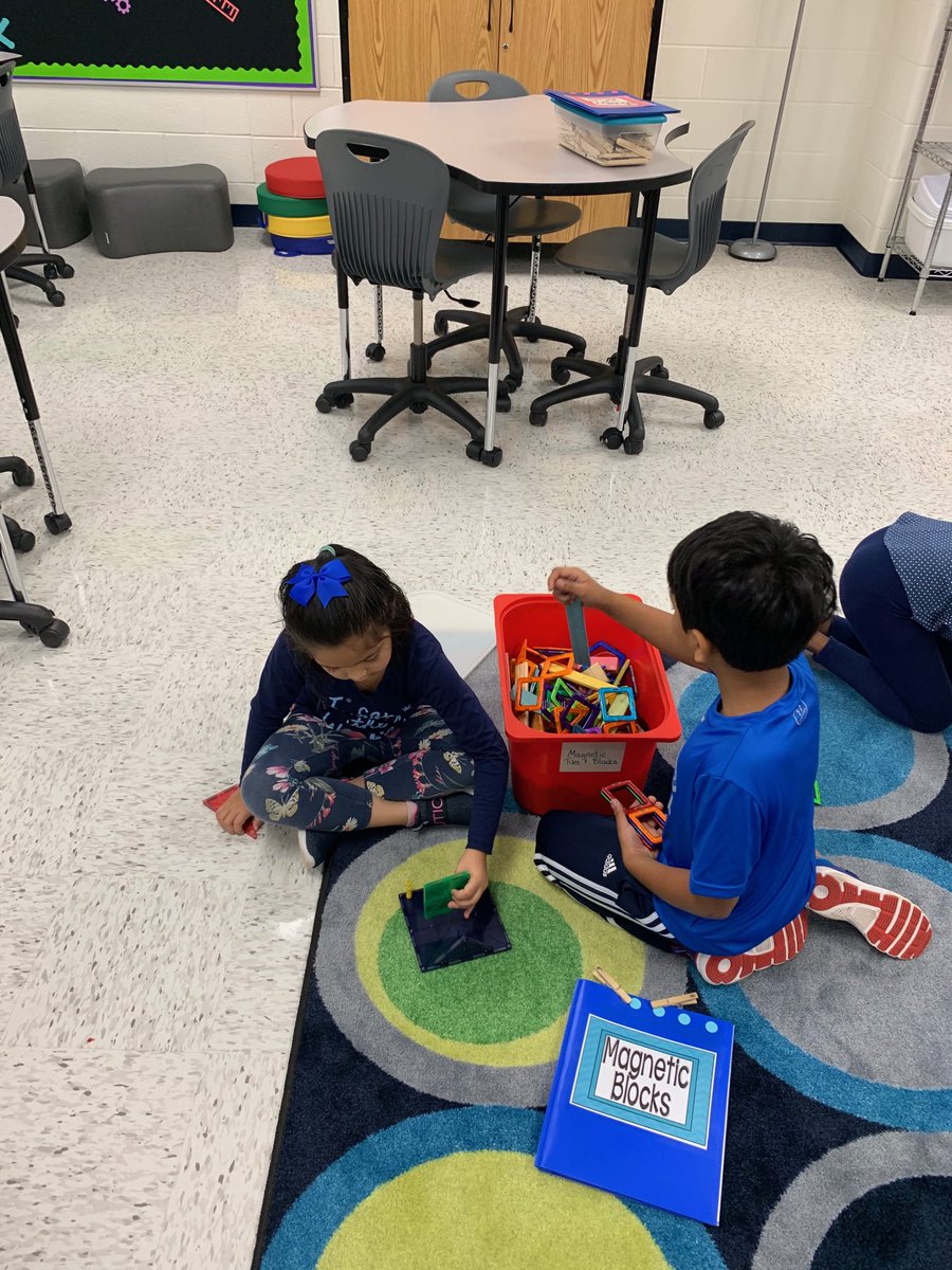 The students enjoyed exploring many different activities in Co-Lab, this afternoon. ⁦<a href="/RLCPrincipal/">Diane Insari</a>⁩