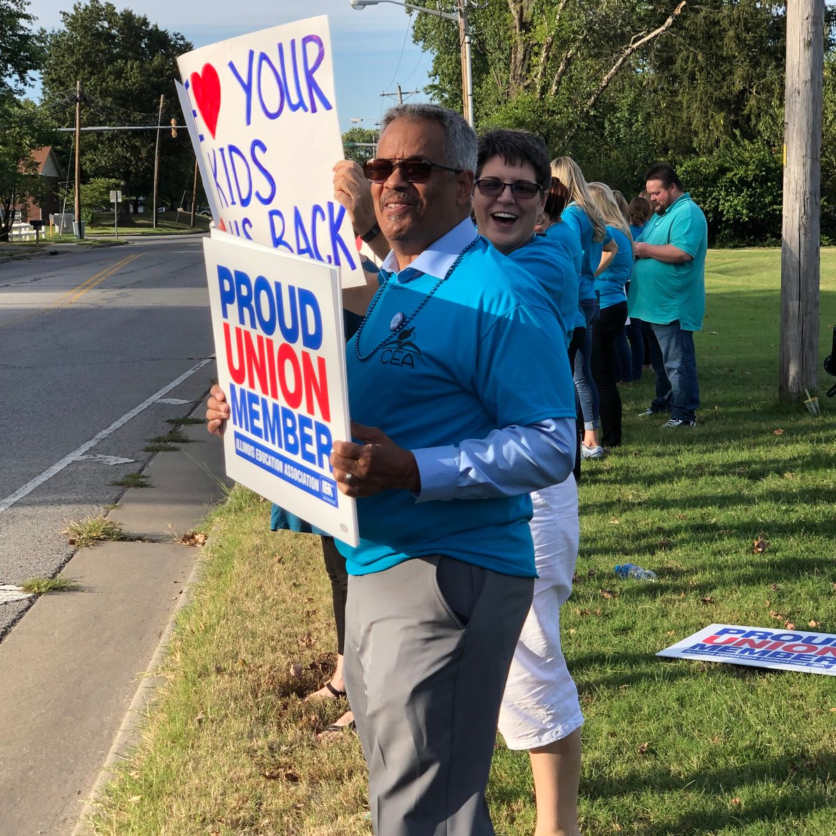 ieanea's tweet photo. We hope Carbondale School Board President John Major starts listening to our Carbondale Education Association - CEA teachers and puts our students first! We need a fair contract now! #CEAStrong https://t.co/MIBeWDwRQh