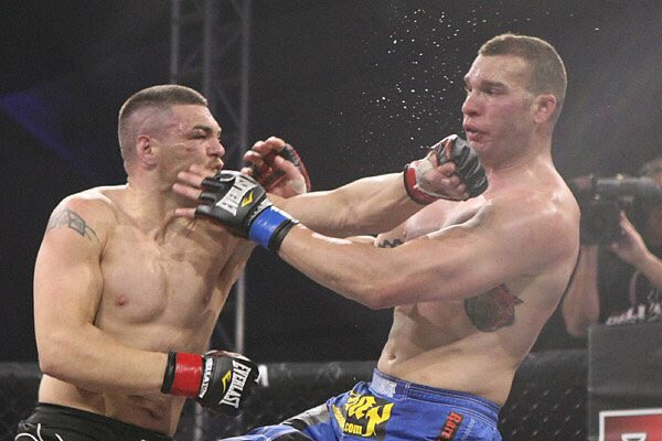 DaProtege's tweet photo. @ScottCoker Hey Scott I’m coming off two W’s finishes im ready for a 2nd  shot at Bellator This time at HW https://t.co/jYwMFAvn2C