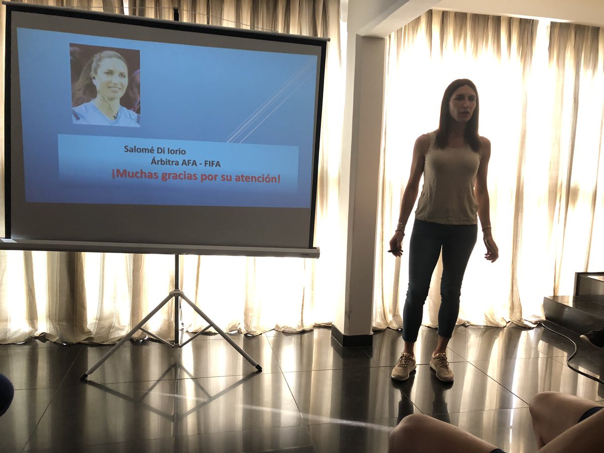 Angelalerena's tweet photo. Estudiando con @ATOficial y la profe @Salomediiorio. Si sos futbolista profesional, fijate todos los cursos gratuitos que tenés en https://t.co/VwO3surDXV. Desde secundario hasta chef. Presenciales y a distancia. ¡Dale! https://t.co/dQIVVp9KVF