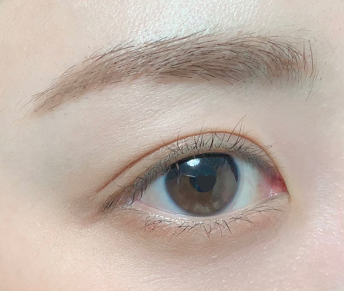 アイビー Makeheal1 様から素敵な眉マスカラを頂きました 普段眉マスカラしない のですが 何故今までしてなかったんだ ってくらい良いです 地眉毛のように綺麗に馴染み垢抜けた眉毛になります 色味もオシャレだしパケも可愛い アイ