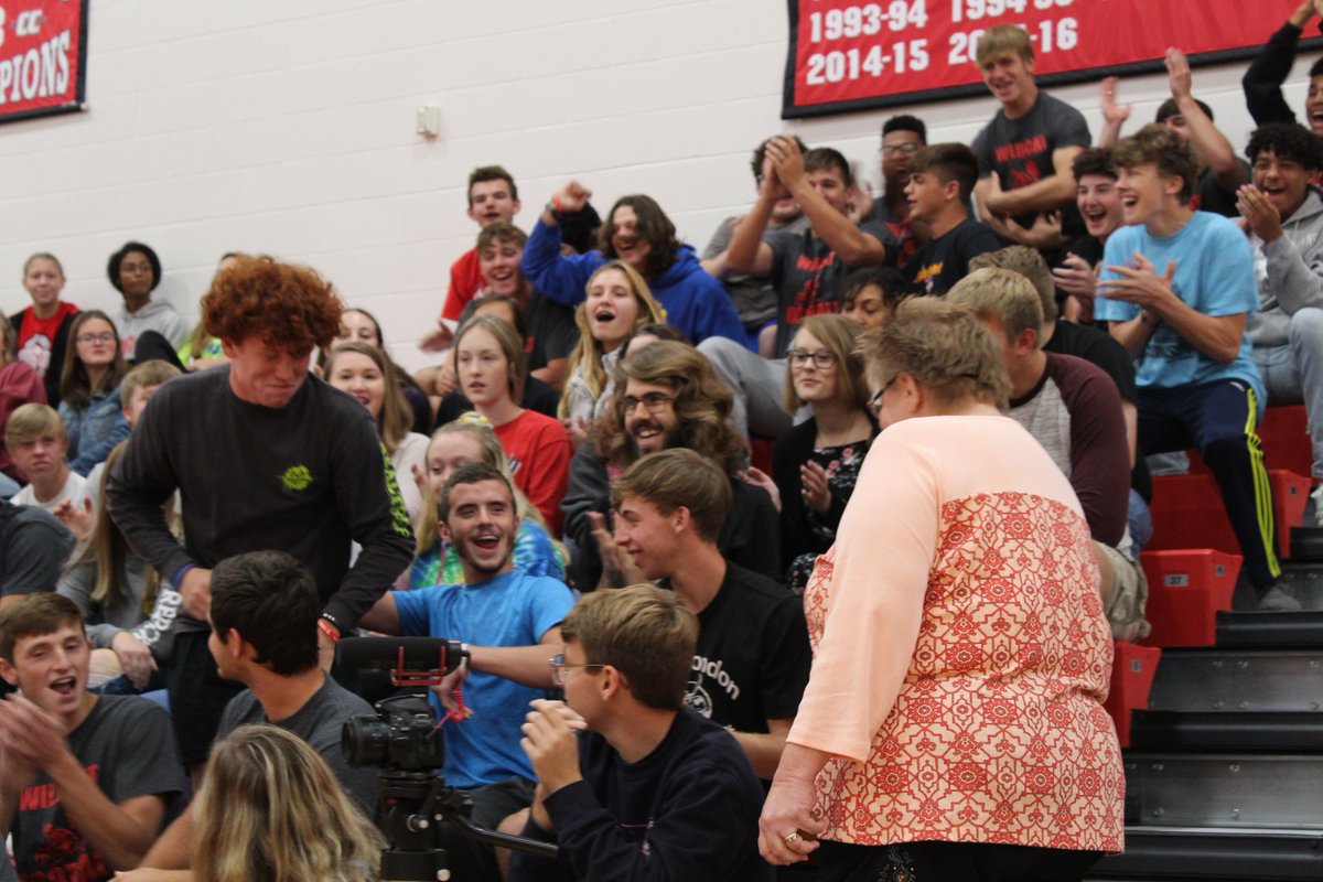 NewLondonYBK's tweet photo. Our #PhotoOfTheWeek, actually a series of photos, is from today's #homecoming tapping ceremony. We loved the crowd's reaction when @MrsCNewLondon1 tapped senior @chef_kalizewski! Congrats Ben. #CapturingTheMoments @NLWildcats 📸📸📸 https://t.co/9TsDgccM9Y