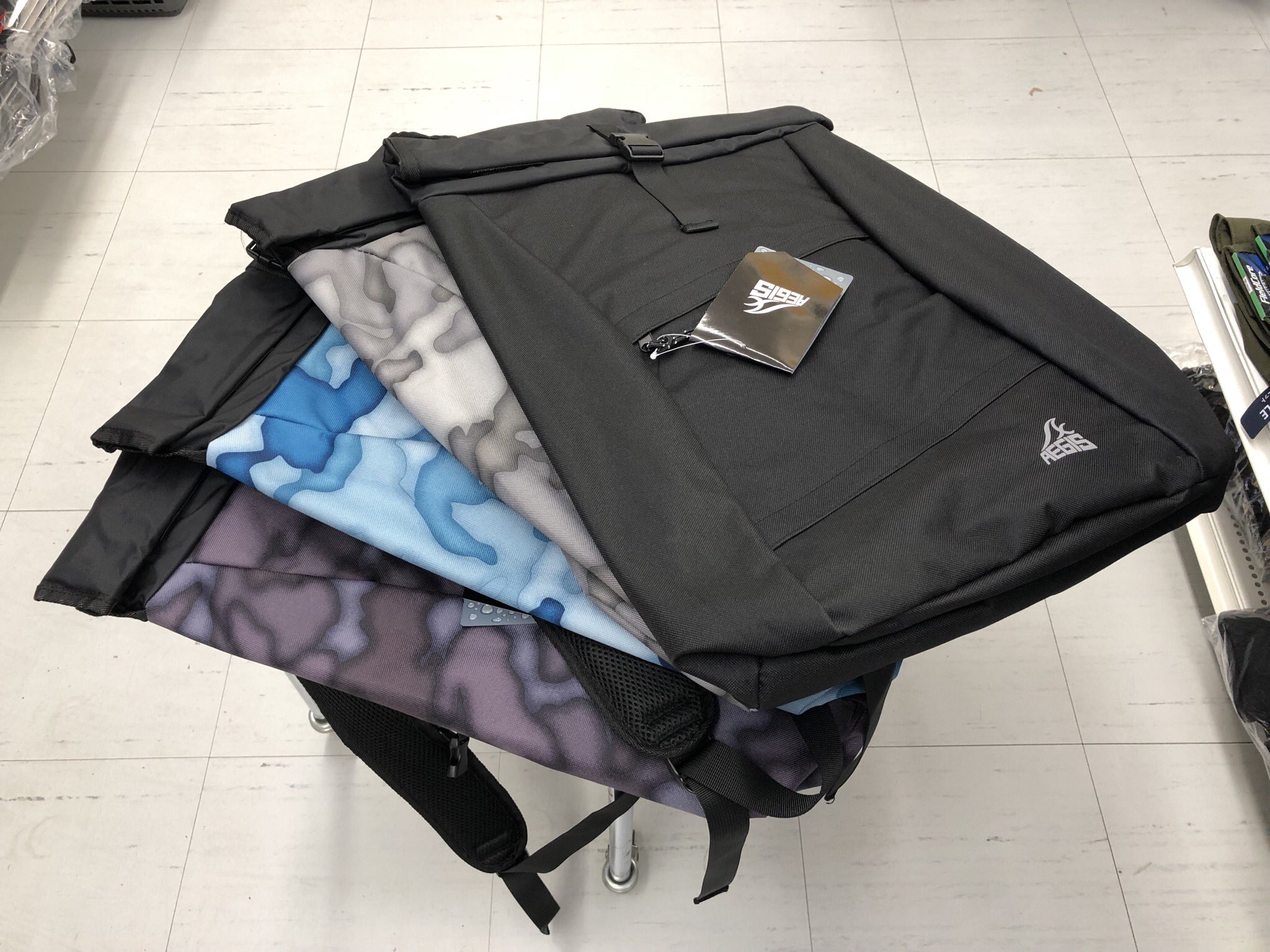 ワークマン古川bp店 Auf Twitter 防水バッグ入荷しました 今までの防水バッグとは違ったナイロン地となっております ペタペタした質感が苦手だった方にもオススメできます ワークマン 古川 Workman イージス バッグ 新作 迷彩 防水