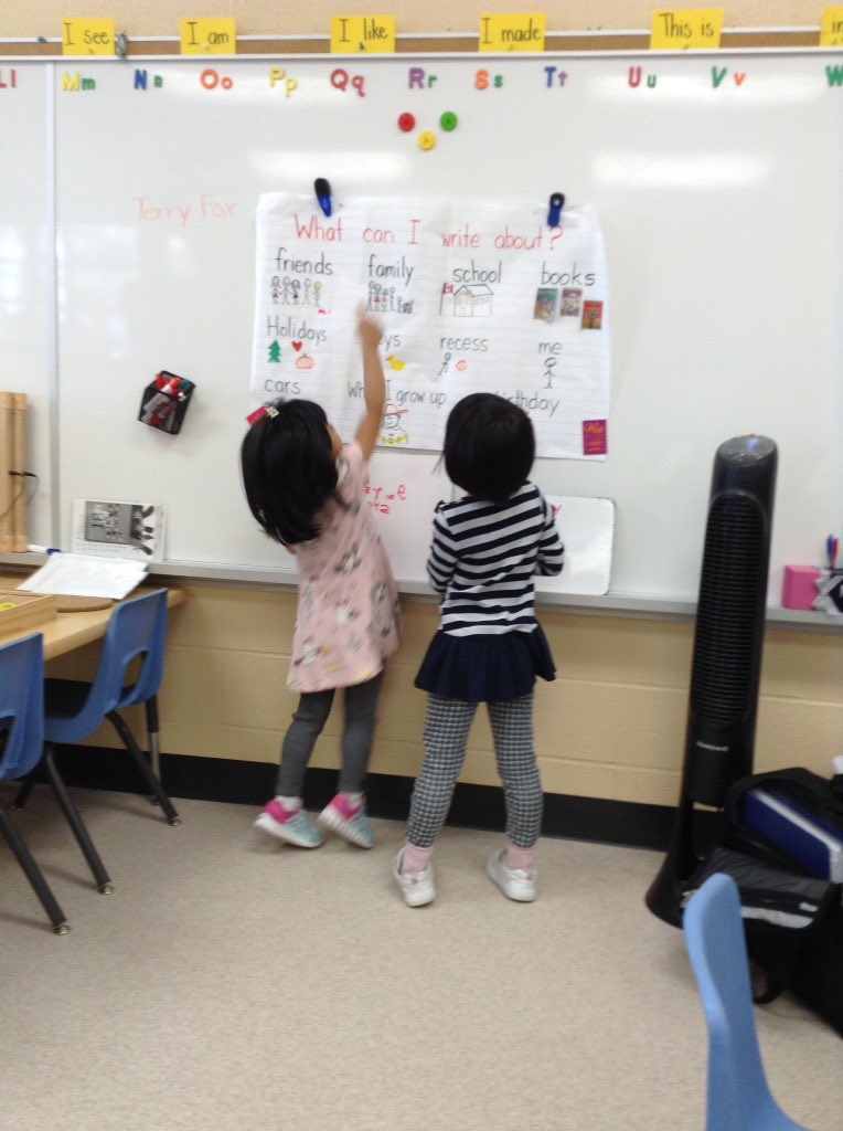 FDKroom130BWPS's tweet photo. We love candid moments like this ❤️#wordseverywhere #learninghappens #YRDSBEarlyYears https://t.co/4f4BWTNQUr