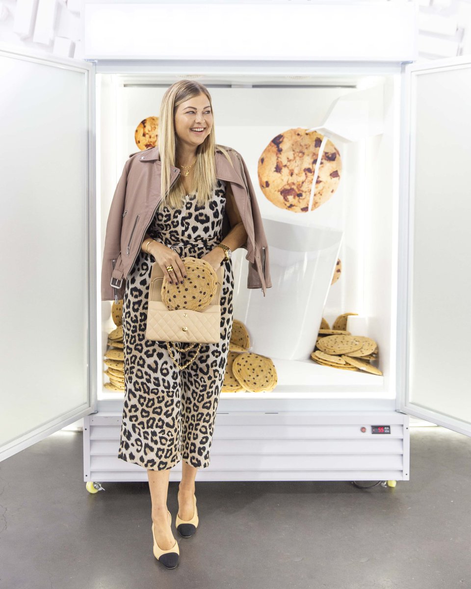 When you’re an adult and still sneaking @OntaroDairy milk and cookies from the kitchen like you’ve got no shame. It’s a classic combo that will never go out of style! #29RoomsxDairyFarmersofOntario #Ad