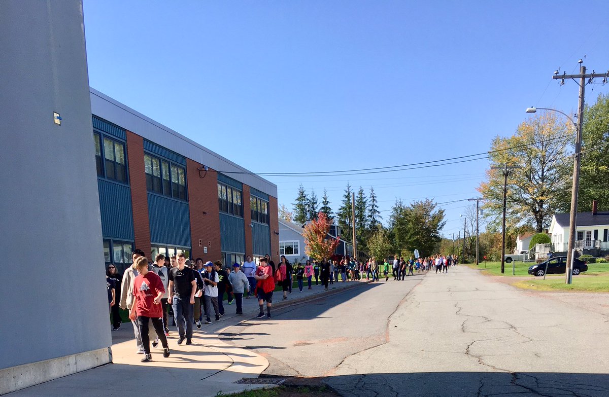 Chignecto_FoSS's tweet photo. Our annual school-wide @TFF_HRM @TFFSchoolRuns @TerryFoxCanada  walk raised over $900 and honoured Mrs. Bray - former RHE teacher and cancer survivor. As a result of our students’ efforts we will celebrate with an extra recess. #TerryFoxRun  #TerryRanForMe https://t.co/6pR4zpFEs5