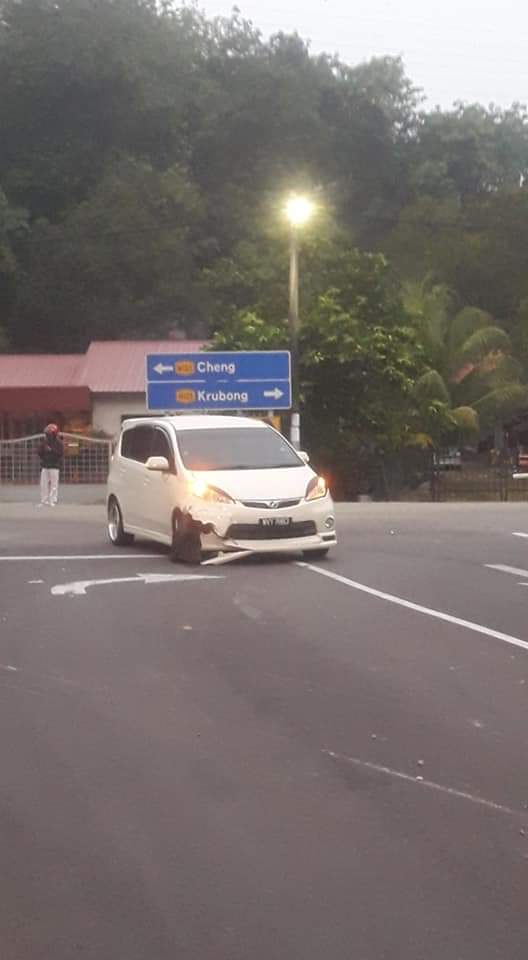 Info Kemalangan Bencana Malaysia On Twitter 27 9 19 Melaka Kemalangan Melibatkan Sebuah Kereta Dengan Motosikal Di Persimpangan Kilang Apetton Mangsa Wanita Cedera Dan Di Hantar Ke Hospital Besar Melaka Https T Co V5bay9qa6v