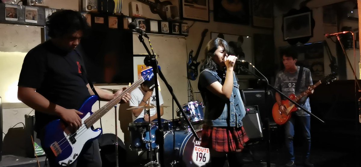 heytheresidd_ph's tweet photo. Nakatugtog din sa Route 196 mga bois! 

Solid ng gabing to kahit wala kaming practice na matino. Wait wait upload kami mamaya ng vid. 😂 

Thank you ulit @PadapoProd  sa pagsama samin. Ang solid lagi ng band line up nyooo pwera nalang kay Boss Josh kasi bully. Labyu! ❤ https://t.co/5YN4QbpUh6