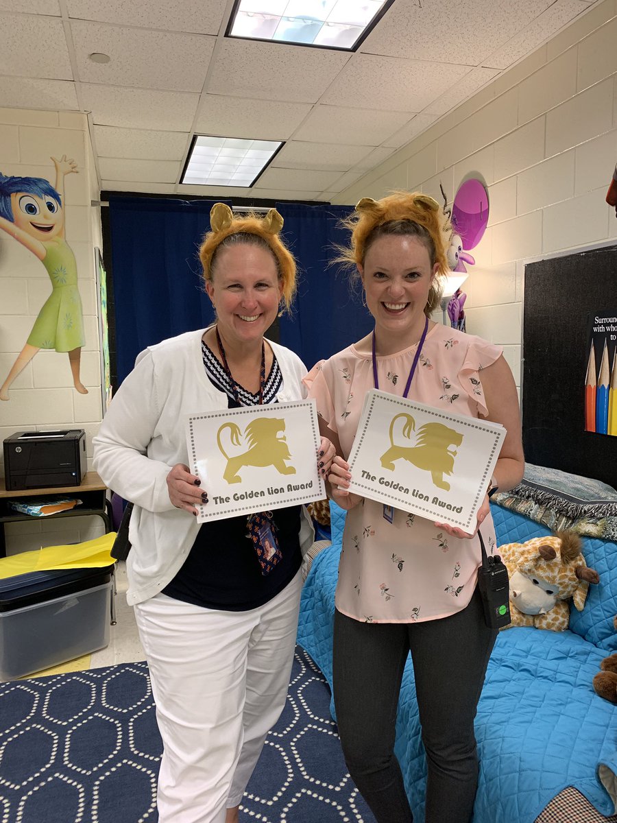 ATPiotrowski's tweet photo. Channeled our inner “Golden Lion” today to pass out some Golden Lion Awards! 😂🦁 #powerofthepride #PBIS https://t.co/GoT9lmbqxC