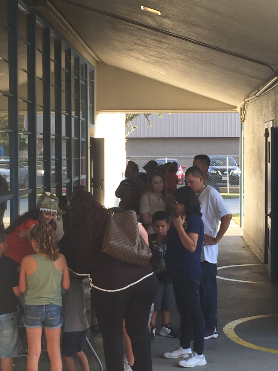 marshallstars's tweet photo. Families are waiting in line for Science Night to begin. https://t.co/uW9YcfgPVQ