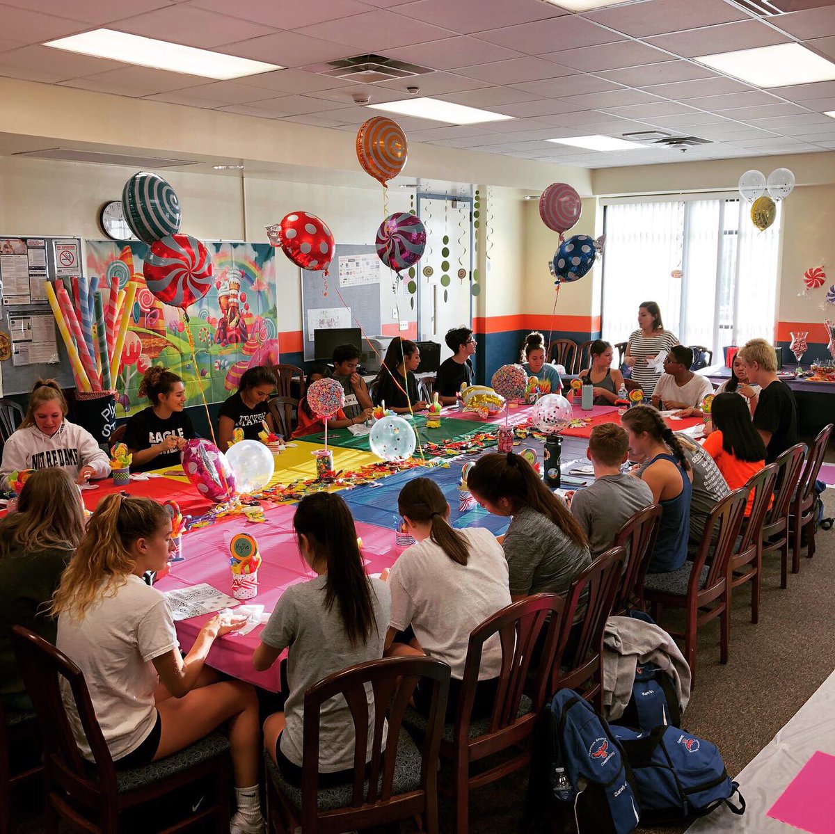 HEHSCheer's tweet photo. Thank you to our parents and their dedication to helping us kick off our homecoming weekend! We loved having our own candyland! You’re the best! https://t.co/q2xPVsrl4U