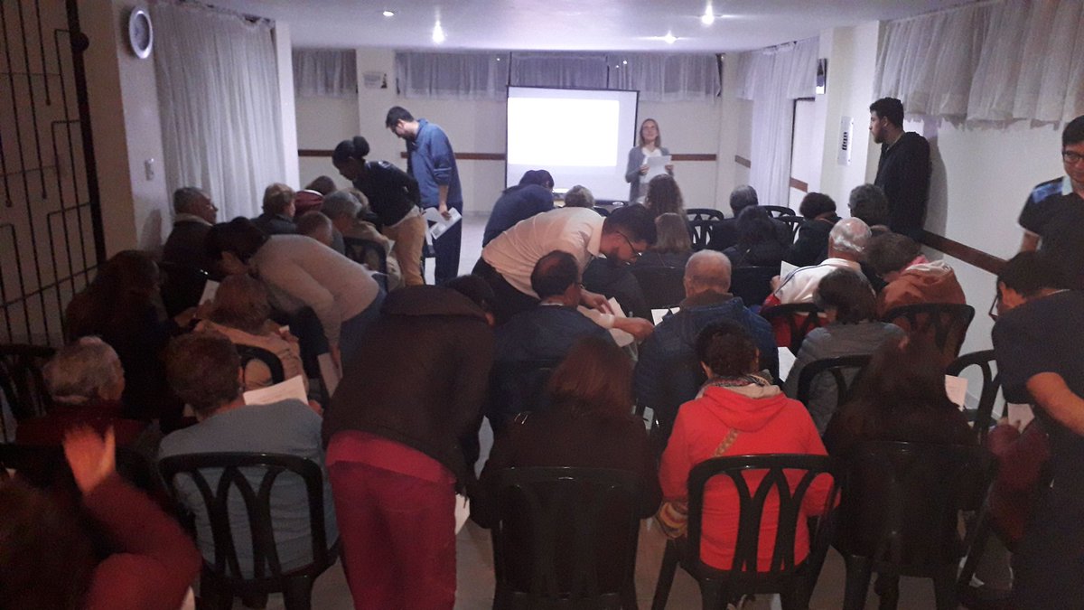 jfernandogalvan's tweet photo. Hoy estamos en la 6a sesion de Facultad al Barrio, un programa de la  Facultad de Medicina @MedicinaUNAL Universidad Nacional y del Hospital Universitario Nacional @HospitalUNColom  en el #EcoBarrioLaEsmeralda .  @DIEB_UN @JAC_LaEsmeralda https://t.co/n2W1VX93rO