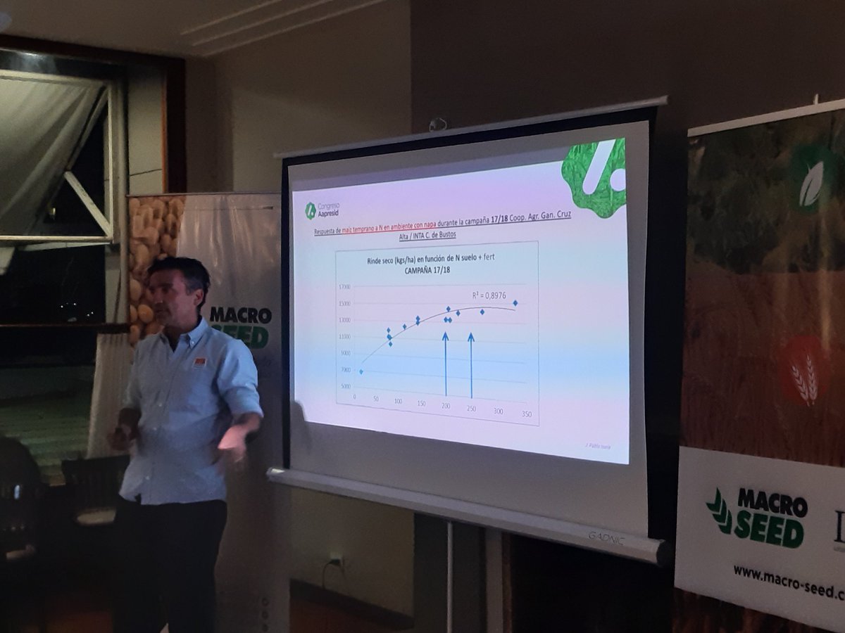 juanil3's tweet photo. @PabloIoele marcando los puntos más importantes de manejo en el cultivo de maíz para el SE de CBA. En nuestras charlas de @macro_seed de cada año, junto a clientes del canal de acopio de LDC @WeAreLDC https://t.co/53uLNQ10Ay