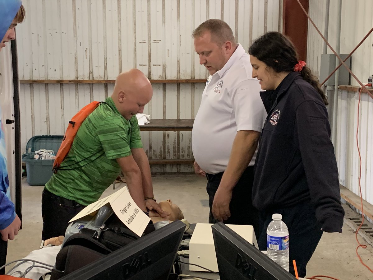 MrsLeviMarion's tweet photo. Had a great day at a #careercarnival! Learning about being a paramedic, driving an ambulance and taking care of cats at the Humane Society! #mcsdlearns #marionbelieves #marionpride https://t.co/LfJP0kRP4f