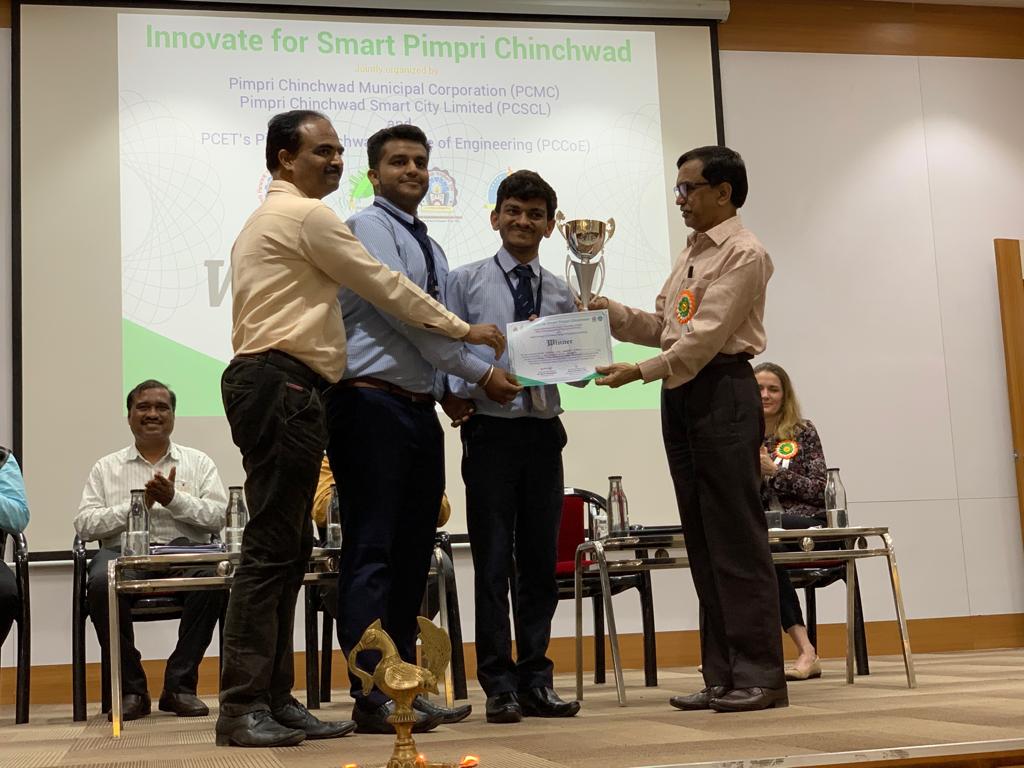 pcmcindiagovin's tweet photo. “Innovate for Smart Pimpri Chinchwad”- an ideas competition organised by PCMC, PCSCL and PCCOE held at PCCOE witnessed 72 shortlisted ideas from 348 submissions. An MoU was exchanged between Commissioner Shravan Hardikar IAS and Dr. Fulambarkar from PCCOE. #PCSCL #PCMC #PCCOE https://t.co/e2HLbiRg2s