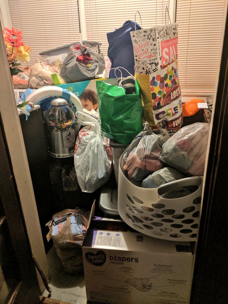 caytlyn_brooke's tweet photo. So I'm having a yard sale on Saturday. Does anyone need #infant or #toddler clothing because I have enough to clothe a small country for a year! Of course at the time, my kids had "nothing" to wear
#writing #clutter #WritingCommnunity #momlife #momproblems #onlyhalf https://t.co/IjELd0kwrs