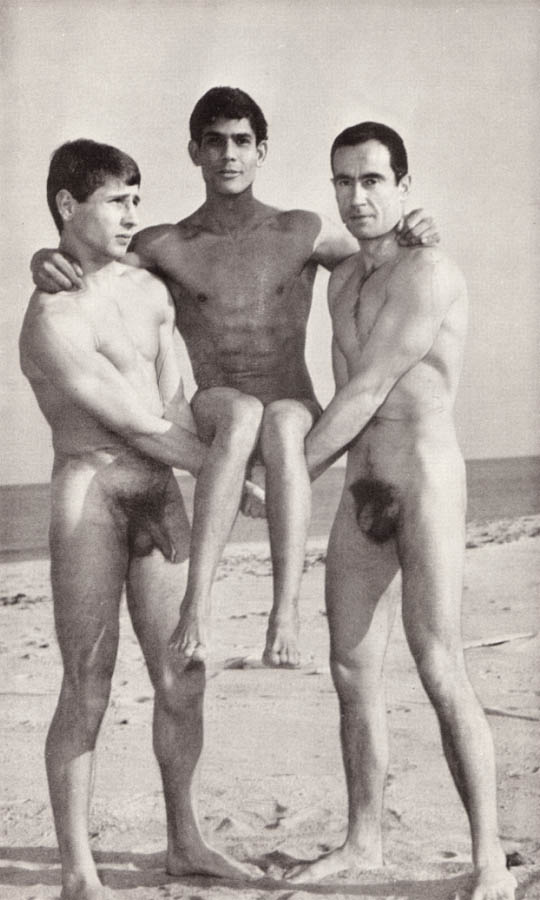 creatureblackl1's tweet photo. Ugo Danielli, on the right (b&amp;w) and on the left (color), with El Vide aka El Vides (middle) and Kid Pomer [Photos by Jean Ferrero] South of France, 1962 #ugodanielli #elvide #kidpomer #jeanferrero #vintagemen #vintagegay #nakedmen #nakedgay #gay #uncut https://t.co/gcAf3e3vuw