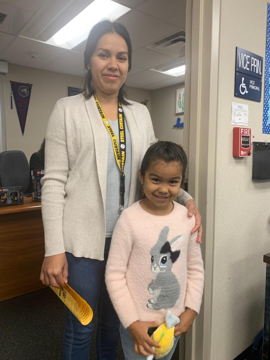JMadisonSchool's tweet photo. Thank you families for coming to #MightyMustang Family Day yesterday! Thank you @Disney
For donating our raffle prizes!
🐴💙🐎💛
Gracias familias por venir al Dia Familiar de los #MustangsPoderosos ayer! Gracias @Disney por donar los premios para la rifa! https://t.co/yIWNiB240K