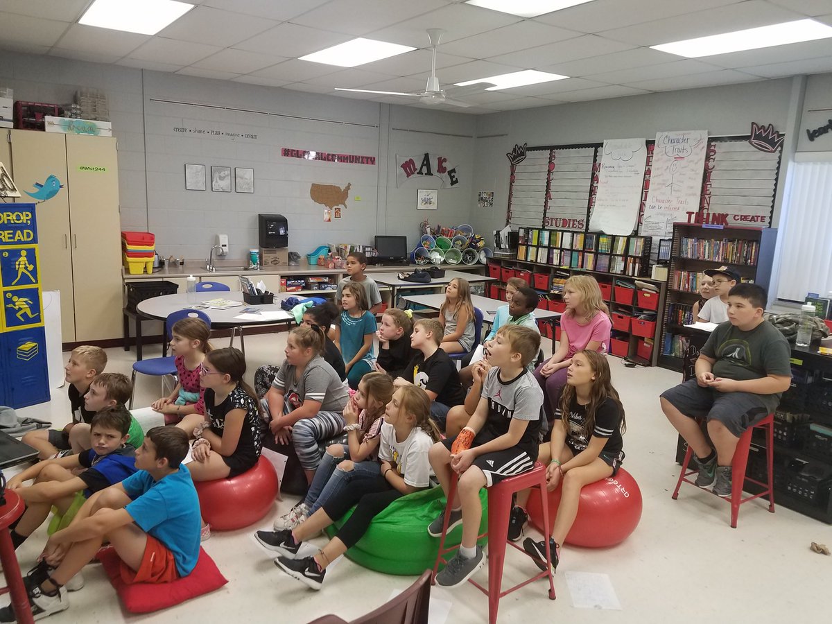 SShepReads's tweet photo. Successful first @SkypeScientist in the books! Thank you to our Monarch expert, Tori Pocius for spending time with us today. #futurescientists #4thgraderocks https://t.co/x3Yd9vP8aR