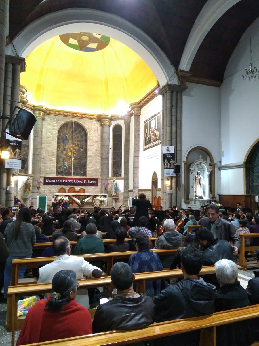 SinfonicaCuenca's tweet photo. ¡Esta noche la @SinfonicaCuenca en la hermosa iglesia de Gualaceo presenta las obras de los grandes compositores #CorsinoDuránCarrión (Ecuador) y #JohannesBrahms (Alemania)! #PasiónporlaMúsica #AmamosloqueHacemos #AllYouNeedisEcuador #MichaelMeissner #GualaceoJardínAzuayo https://t.co/SzKZtk3lwC