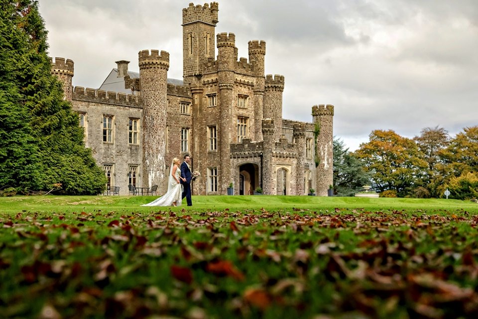 Summer is officially over and the leaves have started to fall 🍂

We can't wait to see our beautiful autumn couples ❤️