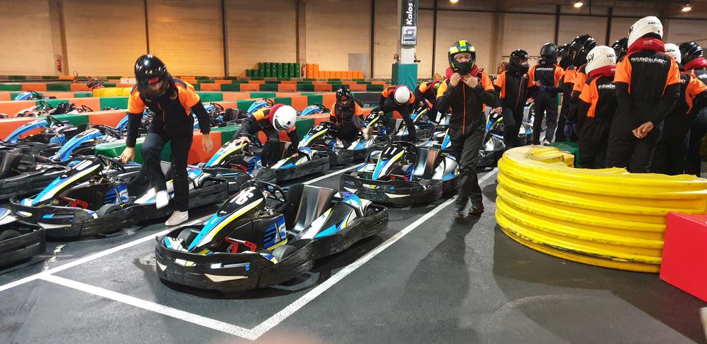 Belle journée Karting pour la team <a href="/UXRepublic/">UX-Republic</a> ! Compétition et Excellence dans chaque virage ! Challenge : ne jamais freiner !