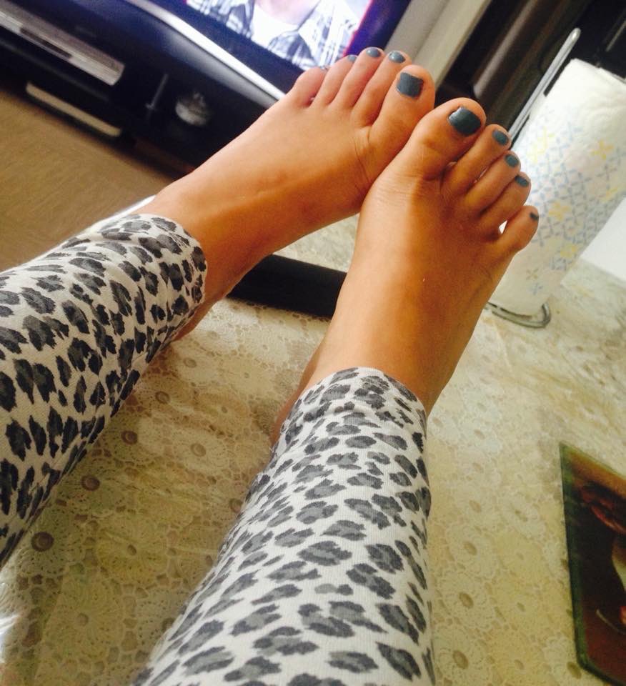 Samqueen922's tweet photo. Ta déjà vu d’aussi beau pied vien à ta reine , tu auras un jour le privilège de pouvoir les lécher #findom #femdom #moneyslave #piggy #sissy #plandab #soumis #feet #piggy https://t.co/XZZp897NTp