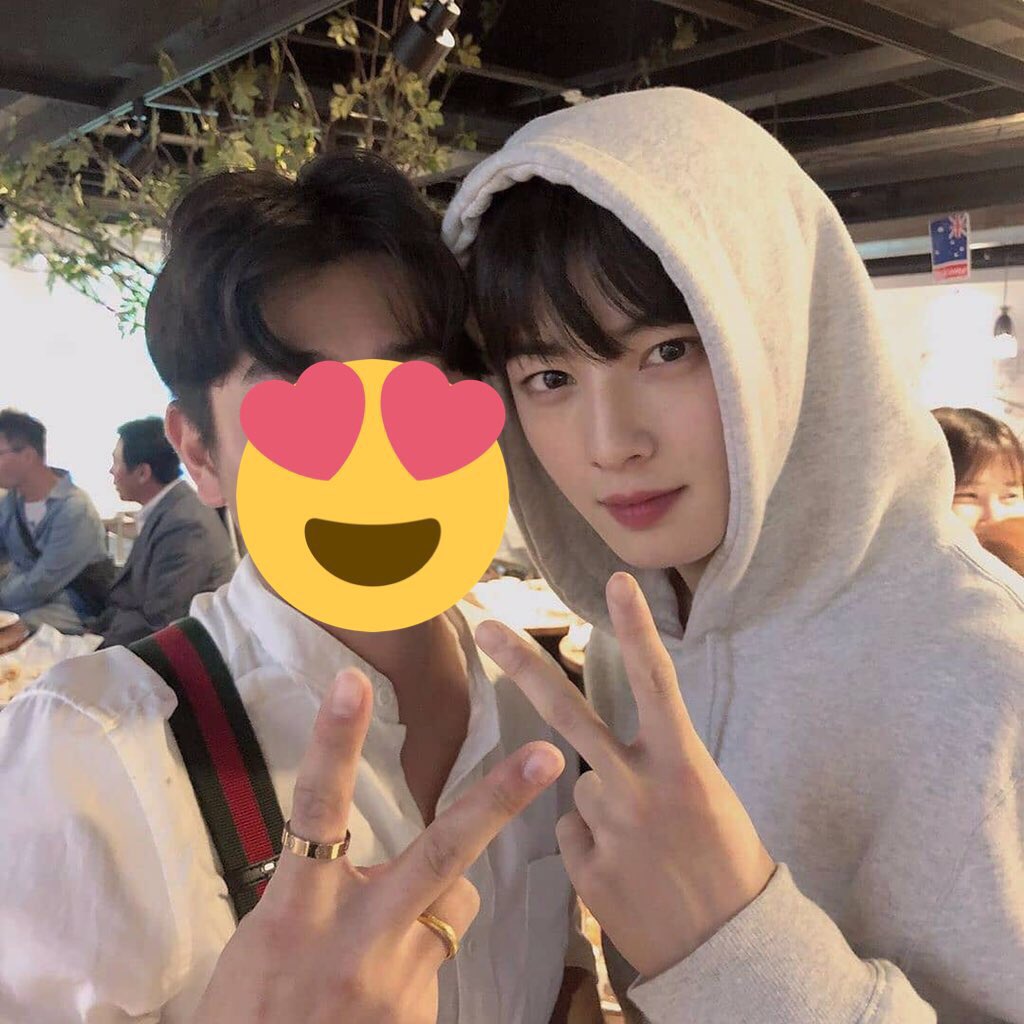 eunwoo3330's tweet photo. 女 https://t.co/LdaliFptpt