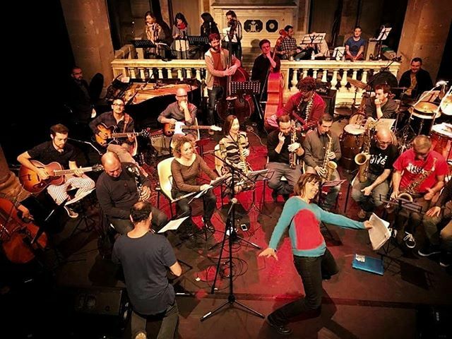 Stasera, alle 21.30, il teatro suona Jazz spettacolare con la Fonterossa Orchestra. 
La Fonterossa Open Orchestra è un grande ensemble non convenzionale. 
Dal 2016 Silvia Bolognesi in collaborazione con Pisa Jazz, ha tenuto una serie di laboratori basati sull'improvvisazione…