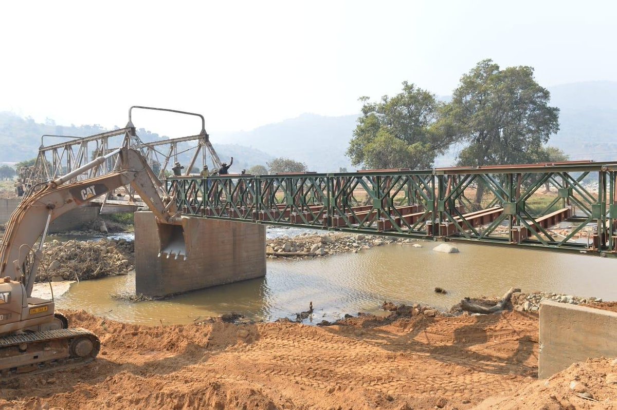 SANDF_ZA's tweet photo. Progress by SA Army Engineers at Kopa, Chimanimani on a humanitarian mission to bring desperately needed relief to affected areas after Tropical Cyclone Idai earlier in the year.
#sandf
#sandf19
#SAArmy_19
#deployment_19
#CycloneIdai_19 https://t.co/ipFxsY0F5Y