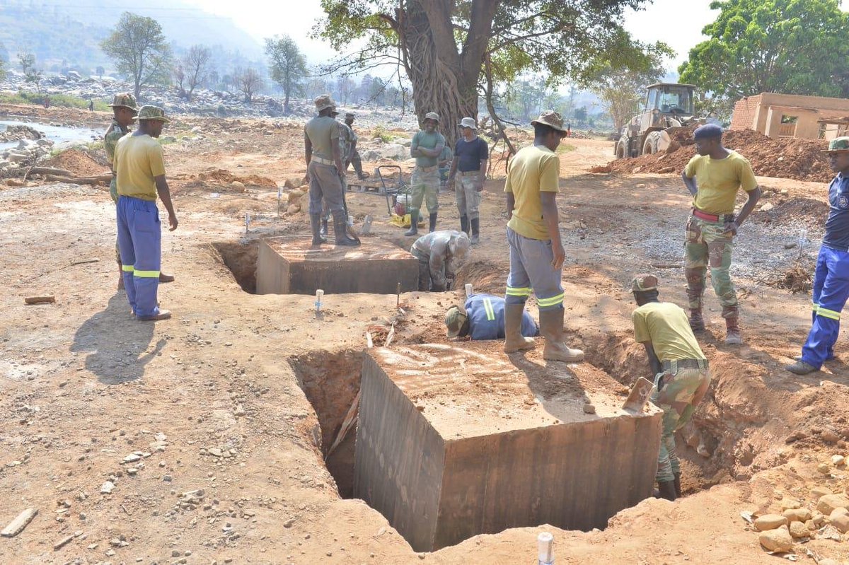 SANDF_ZA's tweet photo. Progress by SA Army Engineers at Kopa, Chimanimani on a humanitarian mission to bring desperately needed relief to affected areas after Tropical Cyclone Idai earlier in the year.
#sandf
#sandf19
#SAArmy_19
#deployment_19
#CycloneIdai_19 https://t.co/ipFxsY0F5Y