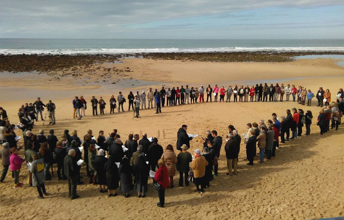 Os recordamos que este domingo celebraremos a las 12.00h. en <a href="/CadizCatedral/">Catedral de Cádiz</a> la Jornada Mundial del Migrante y del Refugiado #JMMR2019. Y hoy viernes, las 20.00h, tendremos una Vigilia de Oración por los migrantes fallecidos, en la Playa de los Lances (Tarifa). Te esperamos!!