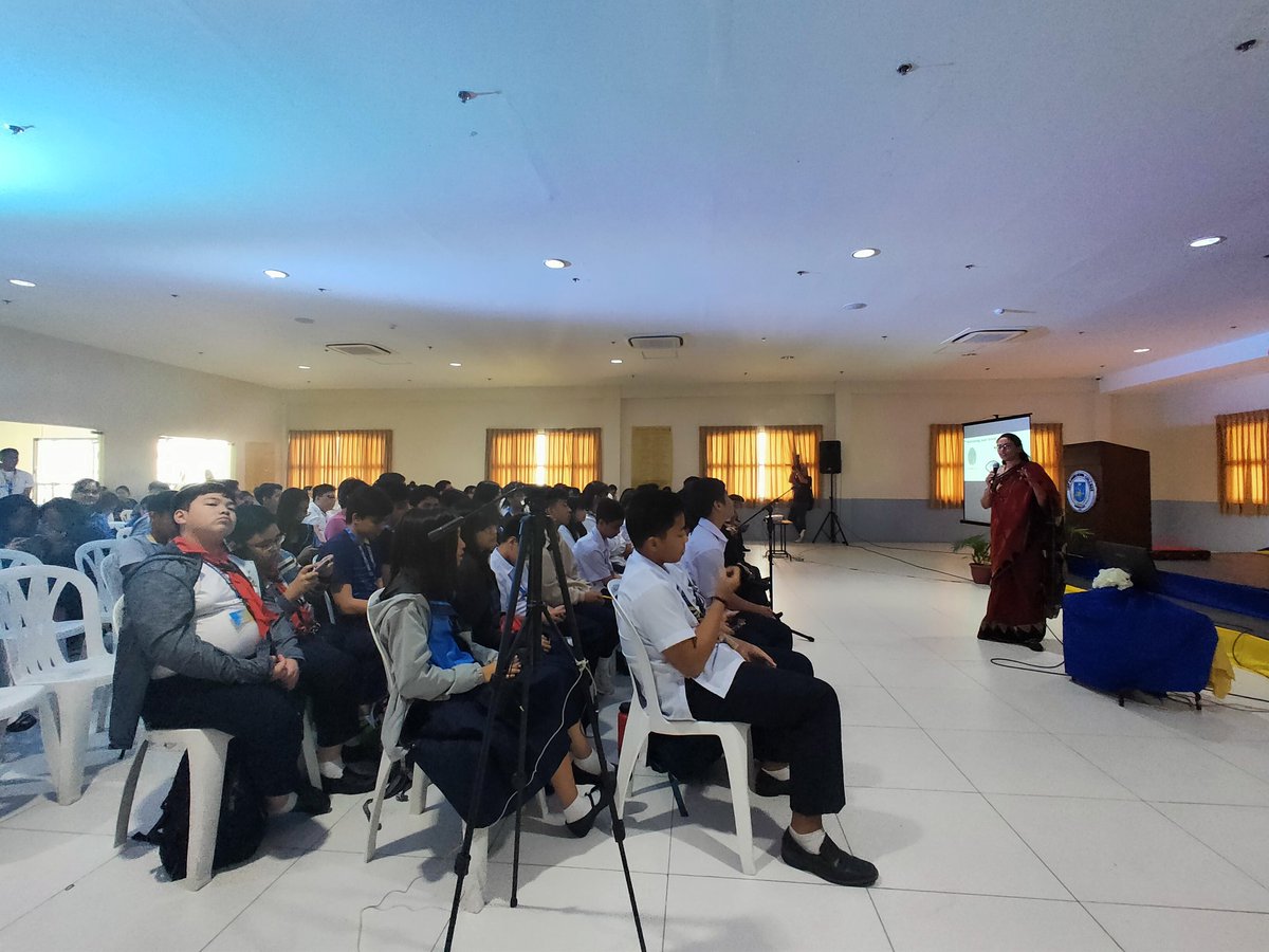 gretchenho's tweet photo. Harini Chari asks students to Google their names. "Make your digital footprint work for you". @Digital360PH #DigitalLiteracy #DigitalWellness #Angelicum https://t.co/gLawKeDm22