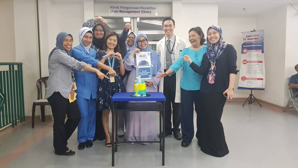 suma_mary's tweet photo. Selayang hospital pain team supporting pain awareness month!! https://t.co/Sj2ChwlJeZ