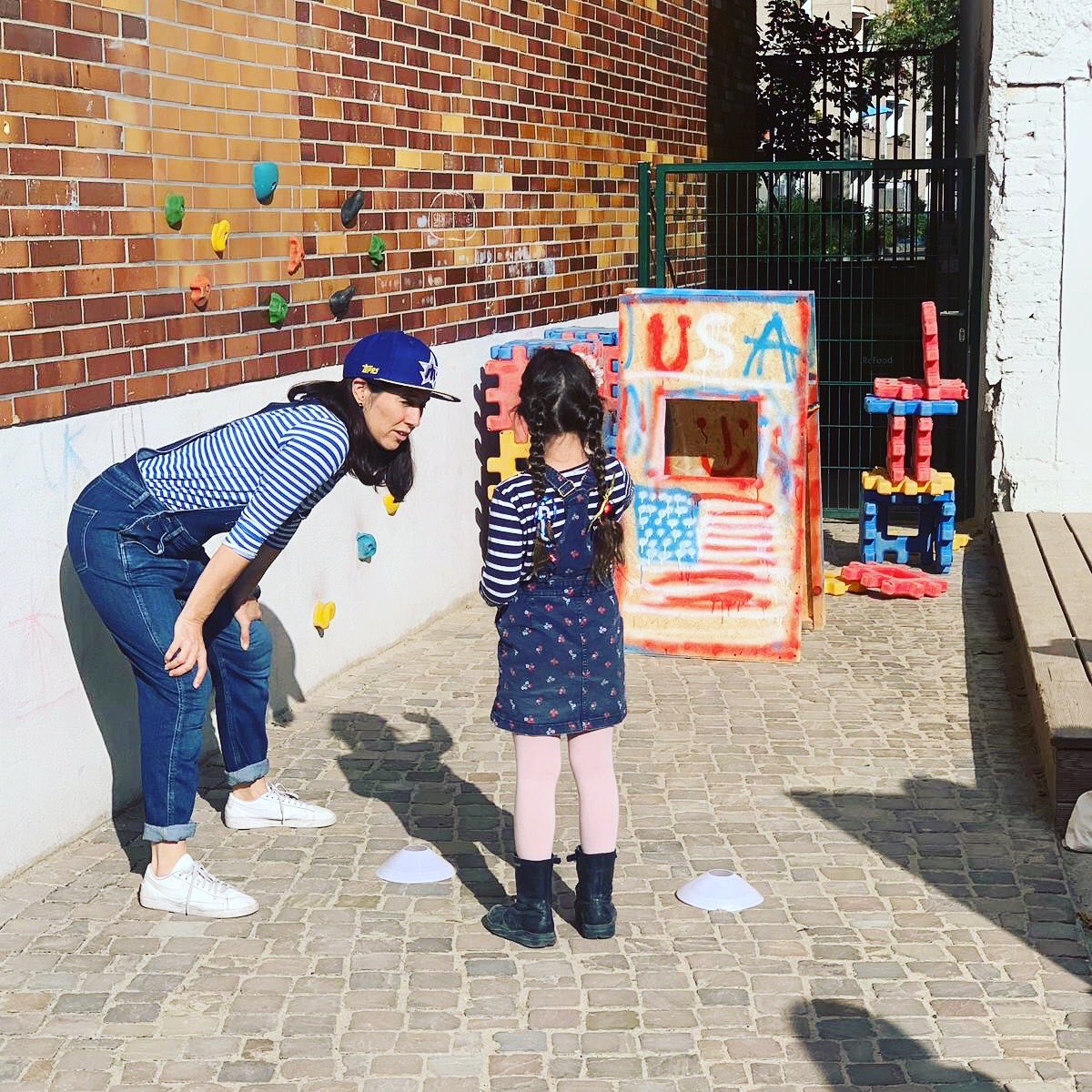 lisamwitter's tweet photo. All-American 🇺🇸 moments running the baseball ⚾️ strike zone toss at our schools’s international day. So much spirit and some smokin’ fast 🔥arms. Check out our homemade board by our boys. It is so ‘offline’ and the kids loved it.  🙏🏻 @BMSPrimary!  And... go @Mariners! https://t.co/V1IKPz1qVm