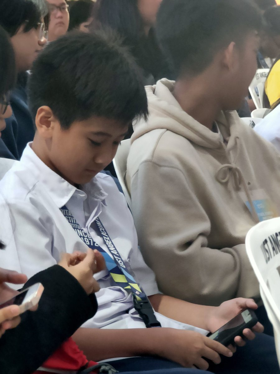 gretchenho's tweet photo. Harini Chari asks students to Google their names. "Make your digital footprint work for you". @Digital360PH #DigitalLiteracy #DigitalWellness #Angelicum https://t.co/gLawKeDm22