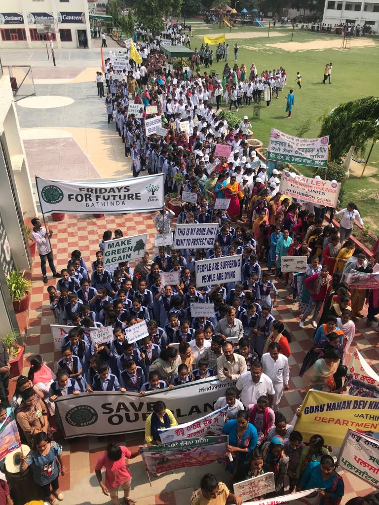 NeelkamalPb's tweet photo. @Fridays4future strike at Bathinda, India led by #MannatKaur, hundreds of students March through the city @GretaThunberg @AlexandriaV2005 @fridays_india @RheaBadal @ArjunBadal @VinuBadal @JaijeetJ @Harjot1515 @UN https://t.co/iX5z3Quu5p