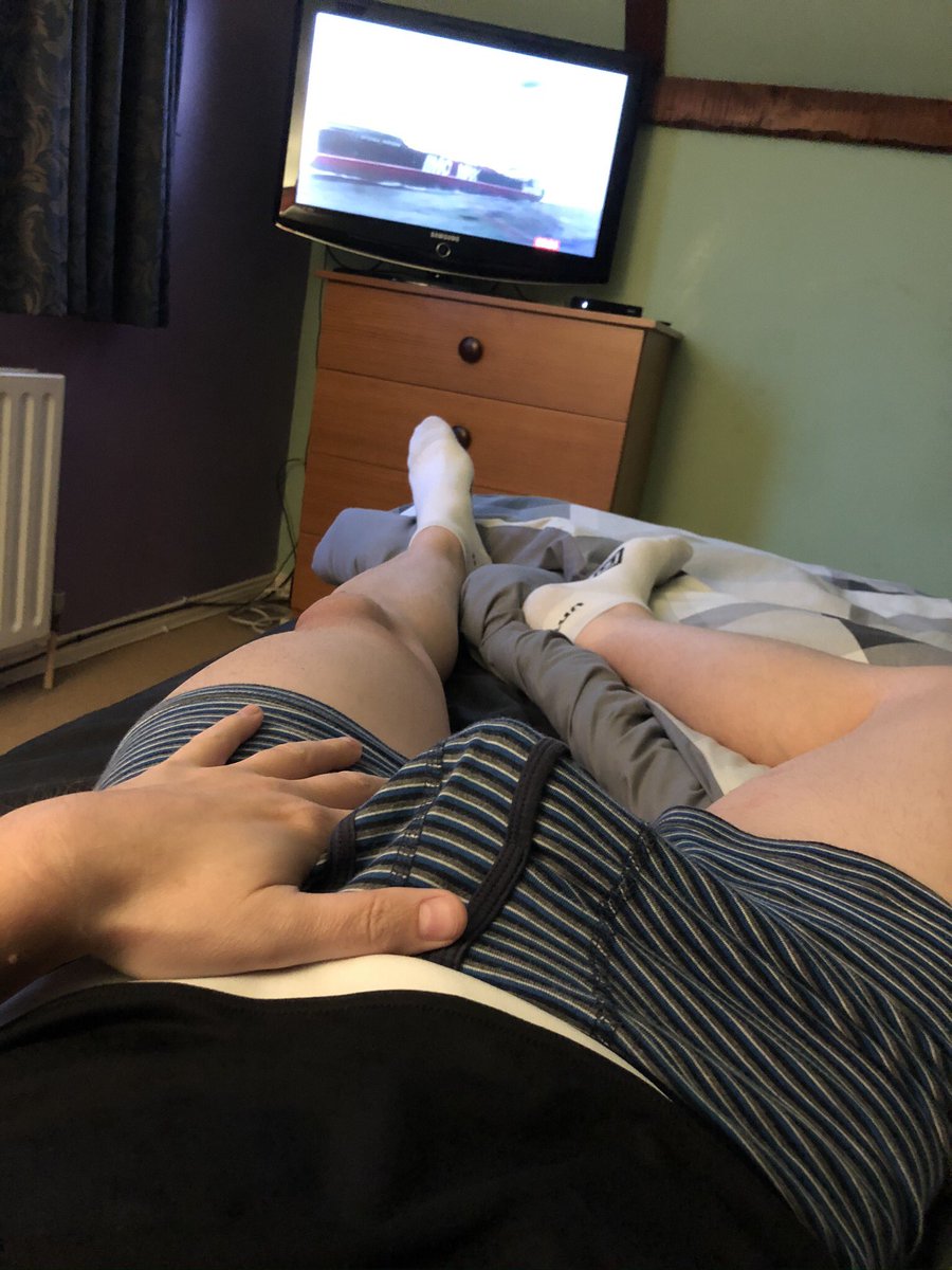 IrishHornyFella's tweet photo. Waking up with that Friday feeling 😜 #irish #horny #wankclub https://t.co/OMvBDEHqjE