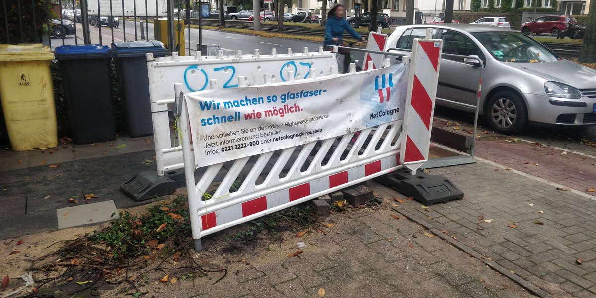 Xaver Schon Wenn Netcologne Beim Legen Neuer Kabel Die Alten Kabel Kappt Sodass Man Statt Glaserfaser Schnell Gar Kein Internet Tv Und Telefon Hat Anstatt Einer Losung Wird Dann Der