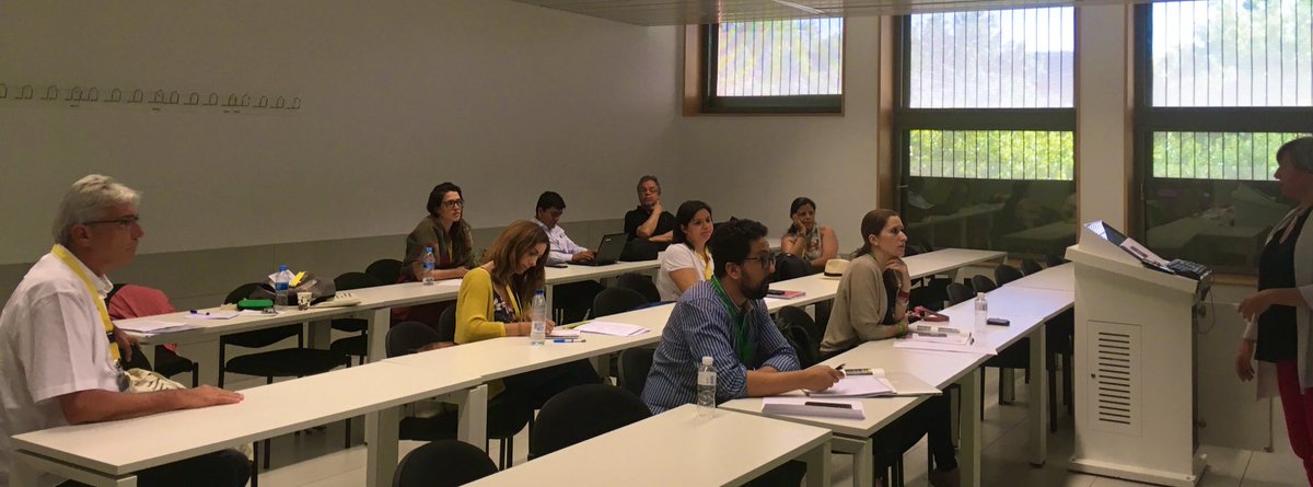 CeciliaGuemes's tweet photo. Día 3 Firmamos convenio con @instituto_ichem hablamos de cuidados e interdependencias, apoyamos a los doctorandos en el seminario y premiamos a jóvenes 🙌 #gobernandoelfuturo futuro #gigapp2019 #gigappX 🚀 https://t.co/nIc7AuH5pG