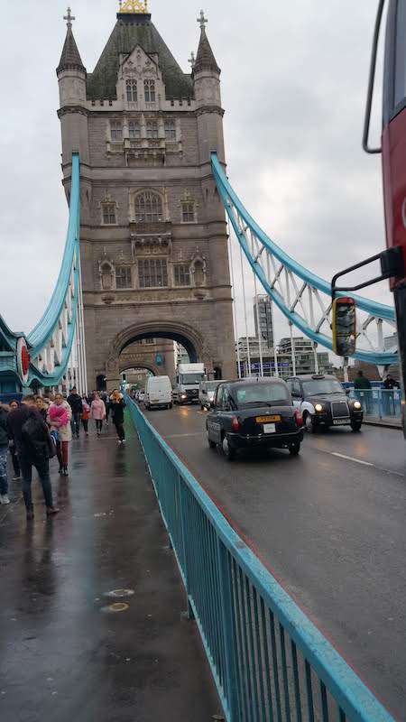 bolaakande's tweet image. Have your seen Tower Bridge open, walked on the glass floor or just simply strolled across the landmark? Drop me a line as always. 
#Tower Bridge #Controlcabin #Glass panel #London #Monday