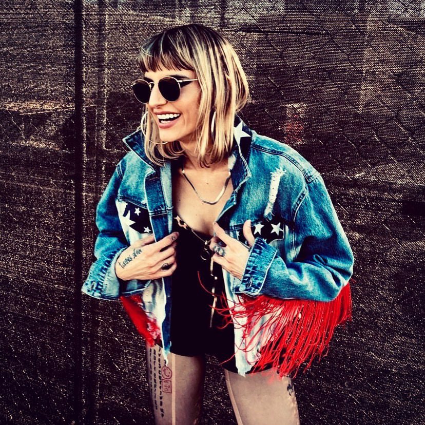 JuJuSimmsOnline's tweet photo. New Photoshoot Photos of @JulietSimmsALL 

“❌ WALK TO THE END OF THE TUNNEL &amp; LIGHT THAT B*TCH UP YOURSELF ❌ . . |”

RED Fringe Denim Jacket by: @/HOHthelabel | inquires/pricing/custom pieces -DM @/HOHthelabel on Instagram https://t.co/D1WCBqzJSp