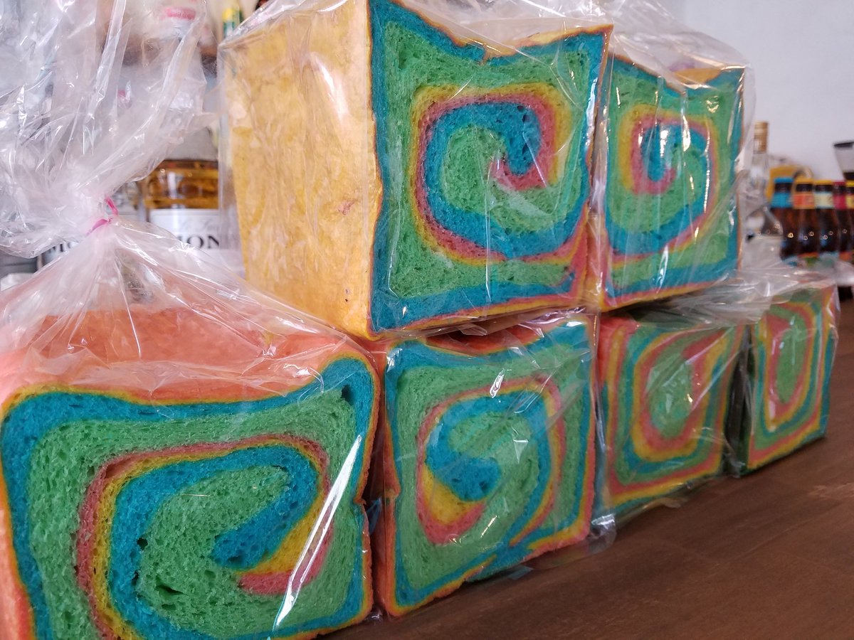 IwasakiRyo's tweet photo. レインボーたち🌈

届きました😍

#Aloha
#Hawaii
#HawaiianCafe
#GifuCafe
#GifuHawaiian
#HawaiianSWEET
#RAINBOWBread
#岐阜
#岐阜カフェ
#岐阜ハワイアン
#レインボーブレッド
#インスタばえ
#無添加
#無着色
#Mahalo

@ALOHA CLUB🌈 https://t.co/TJOwiTEeHA