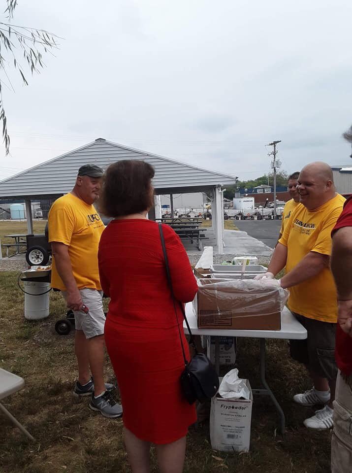 pattiminter4ky's tweet photo. Proud to join @2164uaw again today! I'll continue standing with GM workers as they strike until they receive the fair benefits and wages they've earned. #UAWStrike #Solidarity https://t.co/xyGbYjJHi0
